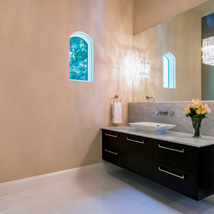 Mediterrane Badezimmer mit Steinplatten Ideen, Design & Bilder - August