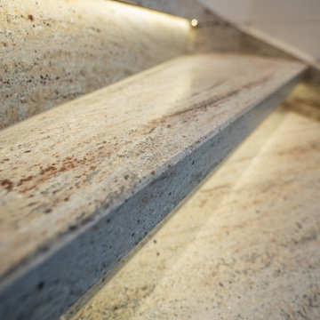 PVC, Teppich & Laminat raus. Treppenrenovierung mit Naturstein.