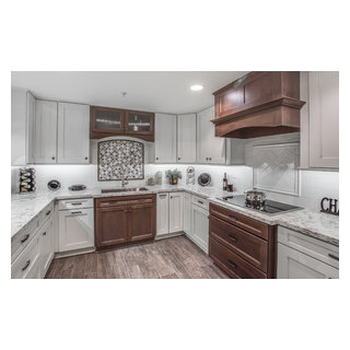 Wellborn Cabinets Vignette At Reborn Cabinets, Anaheim - Farmhouse ...