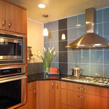 Sherwood / Contemporary Cherry Kitchen