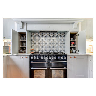 Classic British Kitchen in Worthing, West Sussex - Traditional ...
