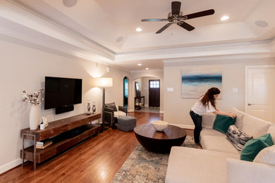Home design - transitional home design idea in Houston