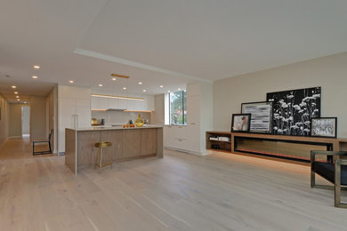 Example of a living room design in Vancouver