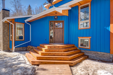 Example of a country entryway design in Calgary