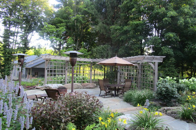 Example of a transitional patio design in Cleveland