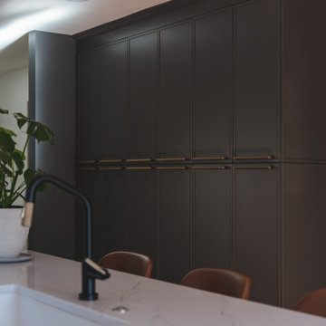 Dark Kitchen