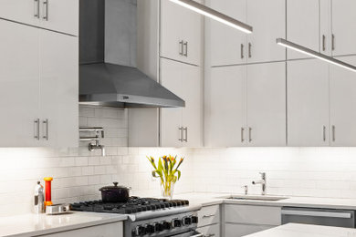 Inspiration for a modern kitchen remodel in New York