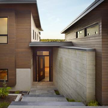 Contemporary Lakefront Residence