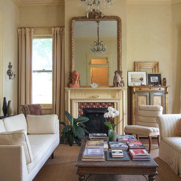 My Houzz: Art and Antiques in a Louisiana Center-Hall Cottage