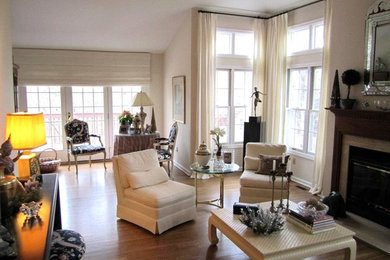 Living room - traditional living room idea in New York