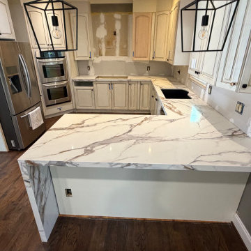 Custom Kitchen Countertops – Miter Edge & Waterfall