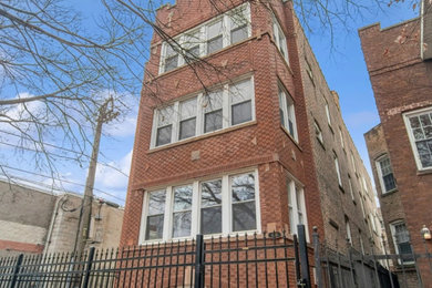 Trendy exterior home photo in Chicago
