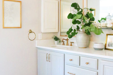 Example of a transitional bathroom design in Columbus