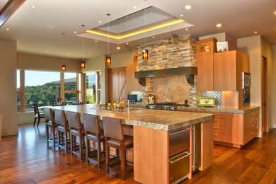 Design ideas for a contemporary kitchen in San Francisco with granite benchtops.