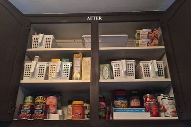 Small kitchen photo in Los Angeles