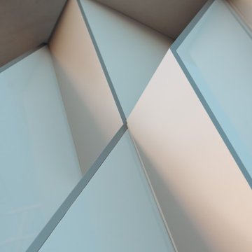 White Gloss ACP Rhomb Panels with Aluminum Corners and LED Lighting – Design Bui