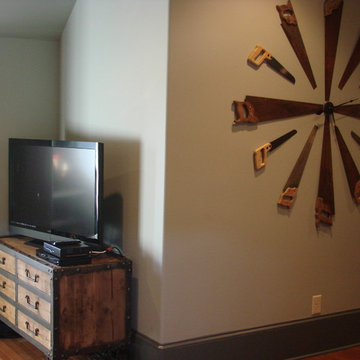 Boy's bedroom design with an industrial look