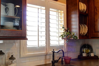 Example of a classic kitchen design in Denver