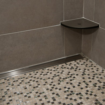 Contemporary and Organized Bathroom