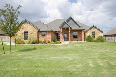 Arts and crafts exterior home photo in Oklahoma City