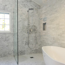 bathroom shower/tub