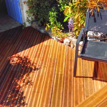 Terrasse bois avec éclairages.