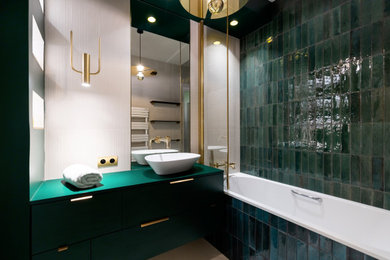 Idée de décoration pour une salle de bain design.