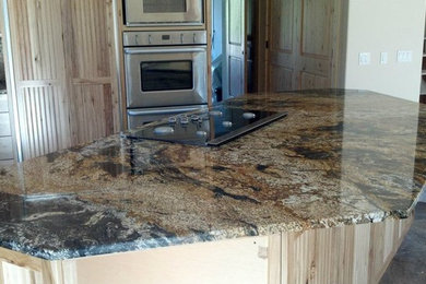 Kitchen - rustic kitchen idea in Orange County