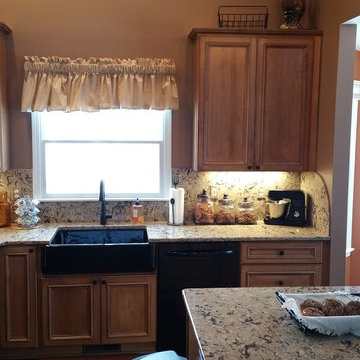 Pioneer Cabinetry - Fairfax Maple, Toffee w/ Chocolate Glaze