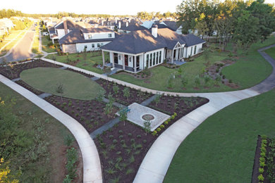 Photo of a mid-sized contemporary side yard landscaping in New Orleans.