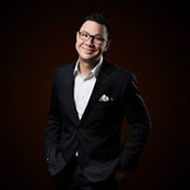 Jonathan Ho's photo