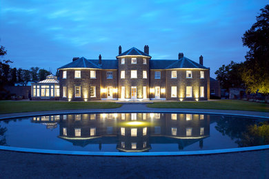 Photo of a contemporary house exterior in London.