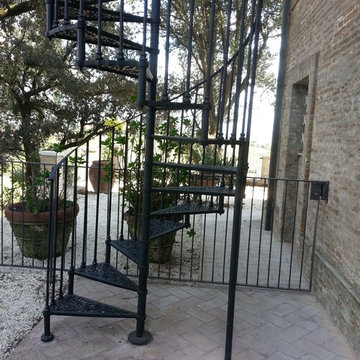 Scala a chiocciola esterna in ghisa, 2 piani