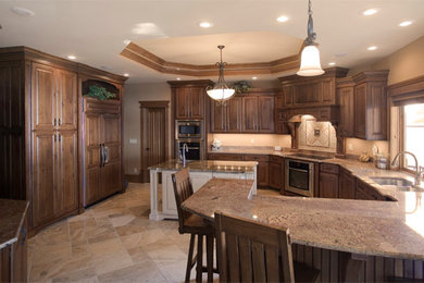 Elegant kitchen photo in Charlotte