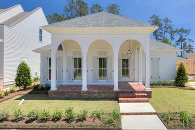 Mid-sized transitional white one-story house exterior photo in New Orleans with a hip roof and a shingle roof
