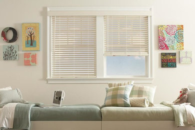 Example of a transitional home design design in Toronto