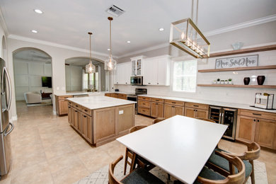 Kitchen - kitchen idea in Miami