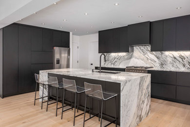 Inspiration for a modern kitchen remodel in Montreal