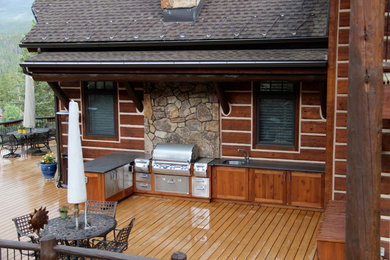 Example of a mountain style deck design in Denver