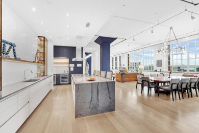 Trendy kitchen photo in New York