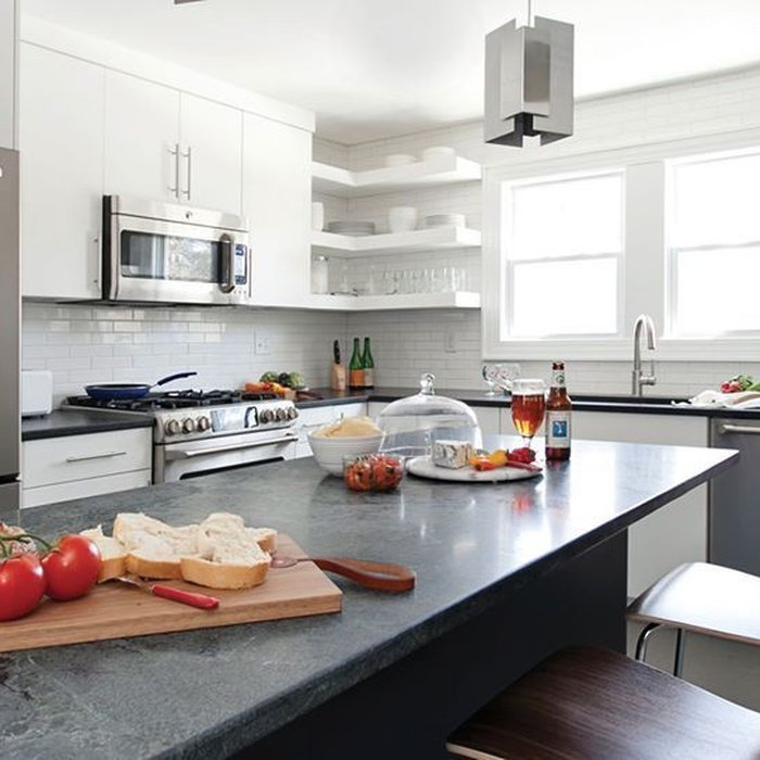 Example of a kitchen design in Minneapolis