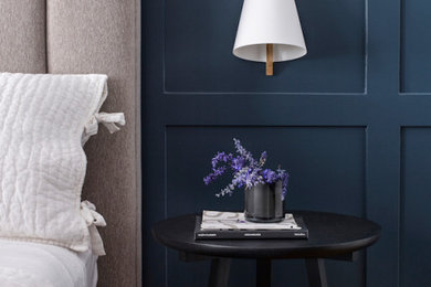 Bedroom - modern bedroom idea in New York