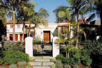 Inspiration for an exterior home remodel in Los Angeles