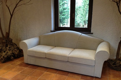 Realizzazione di un divano letto con struttura in massello, tessuto puro Lino