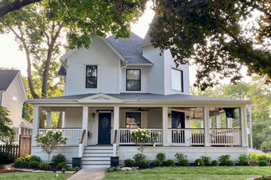 Farmhouse exterior home photo in Chicago