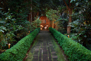 This is an example of a traditional landscaping in Atlanta.