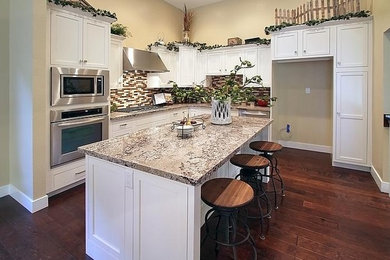 Kitchen - traditional kitchen idea in Salt Lake City