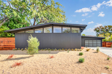 Home design - mid-century modern home design idea in San Francisco