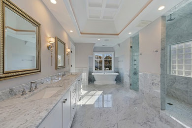 Example of a trendy bathroom design in Chicago