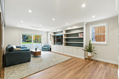 Family room photo in San Francisco